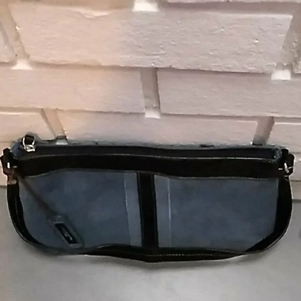 Liz Claiborne Blue/Black Leather Bag. NWT - Picture 5 of 12